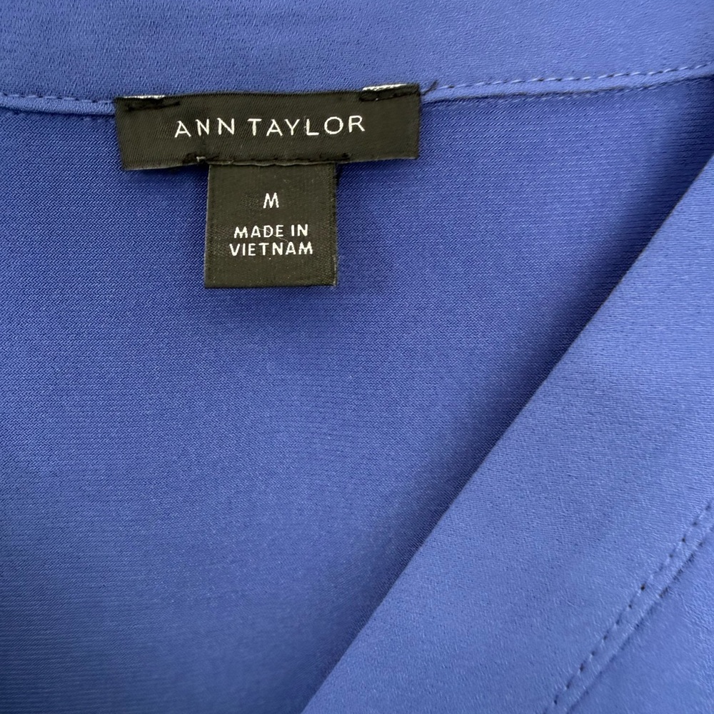 Ann Taylor V-Neck Blue Blouse — Chic, Polished & Perfect for Work or Weekend - Picture 2 of 4